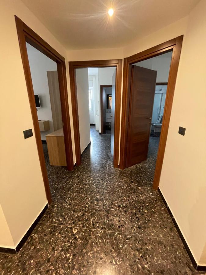Due Passi Dal Mare Hotel Savona Bagian luar foto