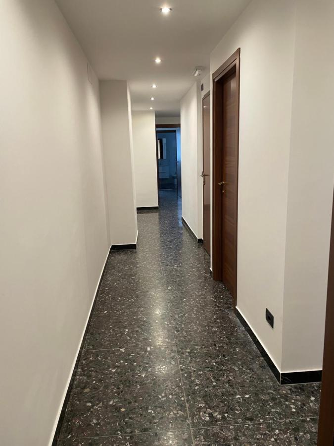 Due Passi Dal Mare Hotel Savona Bagian luar foto