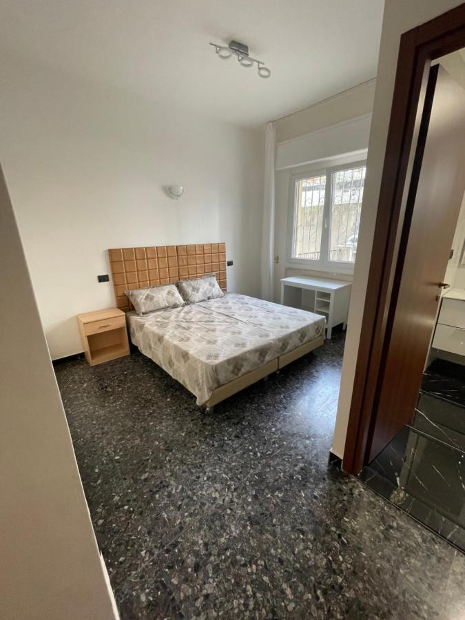 Due Passi Dal Mare Hotel Savona Bagian luar foto