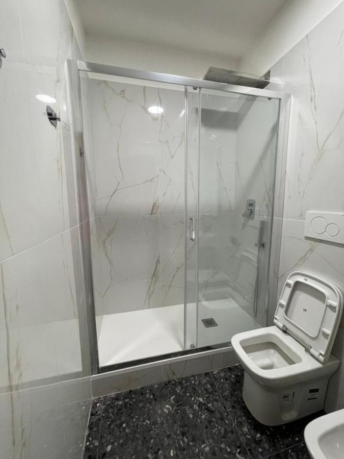 Due Passi Dal Mare Hotel Savona Bagian luar foto