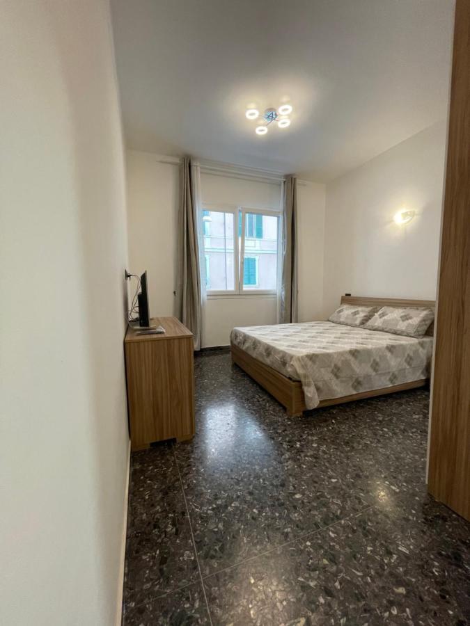 Due Passi Dal Mare Hotel Savona Bagian luar foto
