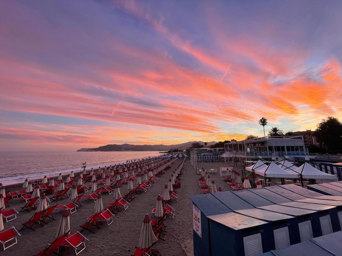 Due Passi Dal Mare Hotel Savona Bagian luar foto